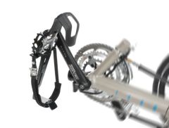 Poljin kantaremmillä ja varvaskoukulla HP Velotechnik