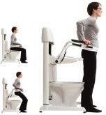 Riittävä nostokorkeus (950 mm) antaa hyvän tuen koko
laskun ja nousun ajan myös pitkille ihmisille.
Nostimen istuin voi olla suorassa tai kaltevassa asennossa
(8 asteen kulmassa). Nostokapasiteetti 160 kiloa. Ylös kääntyvät käsituet.
Helppo asentaa. H