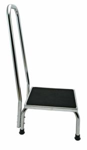 Korokeaskelma tukikaiteella