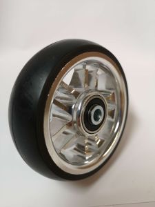 Pyörätuolin tukipyörä 5" 100 x 32 mm 8-puolainen alumiinivanne ja umpikumirengas