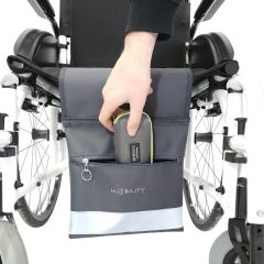 Pikkutasku pyörätuolin istuimen alle